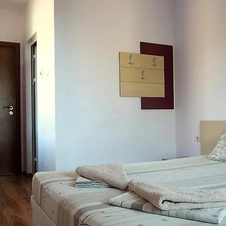 ели Vendégház